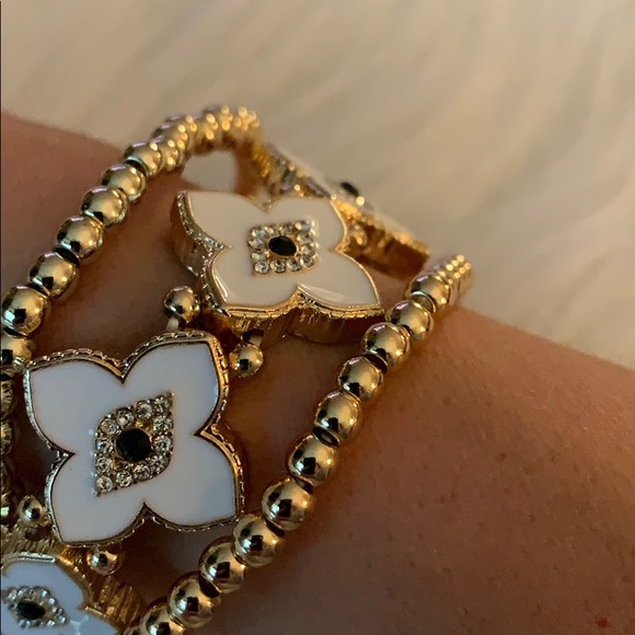 👀Evil Eye Floral Stretch Layered Bracelet👀 - Picture 5 of 5